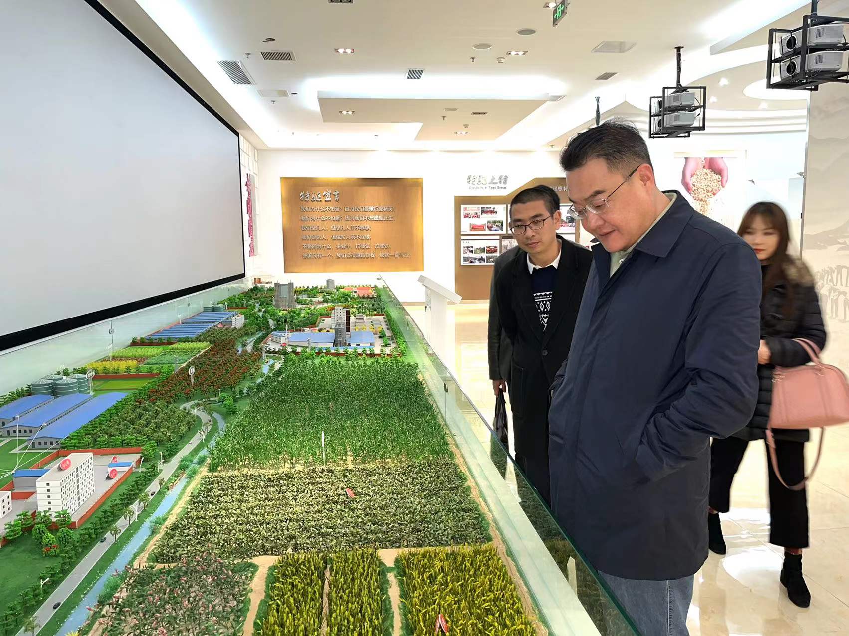 力爭一季度“開門紅”——鄧華赴通威集團、特驅集團考察交流