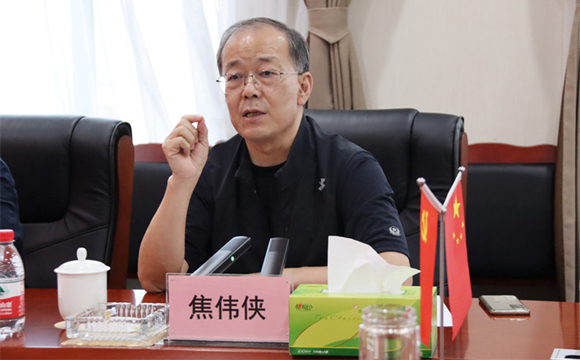 四川省委省政府決策咨詢委員會、西財智庫領(lǐng)導(dǎo)專家蒞臨四川棉麻集團指導(dǎo)工作