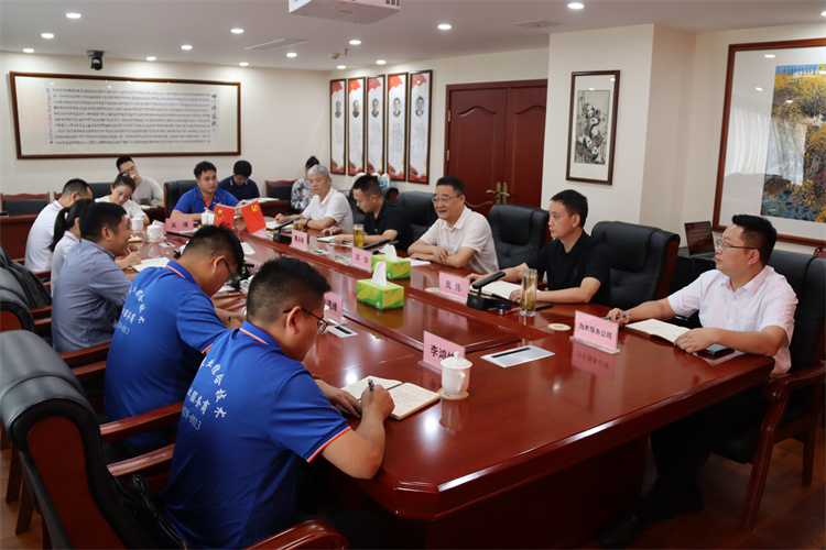 鄧華會見蒙牛集團(tuán)常溫營銷中心、成都天杰有機(jī)農(nóng)業(yè)發(fā)展有限公司相關(guān)負(fù)責(zé)人一行